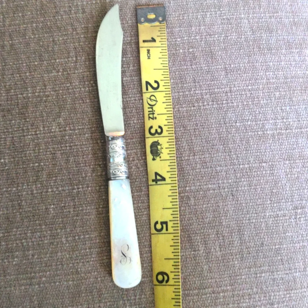 Sterling Vintage Knives, Mother of Pearl Handles, Fruit, Cheese, Etc. EUC
